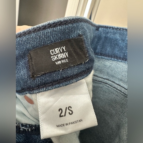 Women’s Express Mid Rise Jeans - Picture 4 of 5